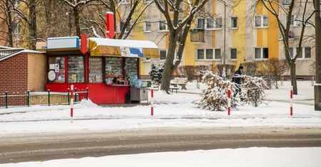Kioski znikają z ulic polskich miast. "Jest mi coraz trudniej"