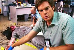"Dexter" promuje się memami
