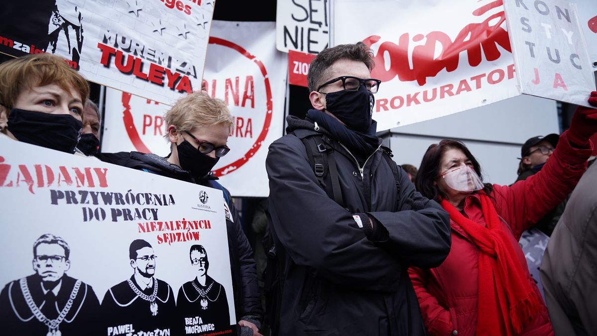 Zdjęcie dnia. Protestujący w obronie sędziego Igora Tulei 1