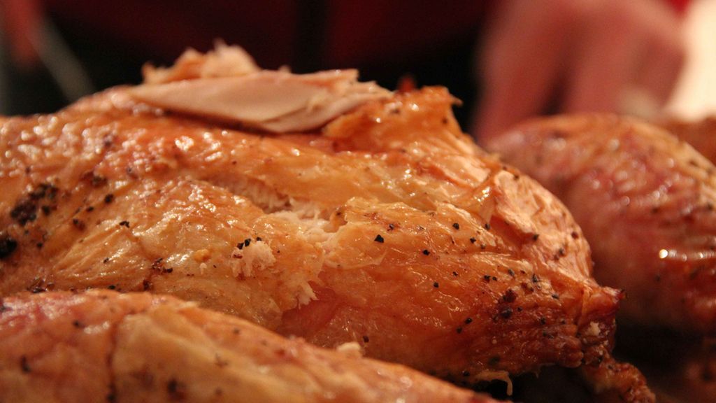 Pieczony indyk (mięso jasne i skóra)