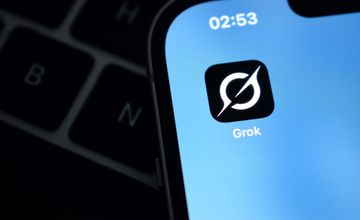 Brytyjski regulator przyjrzy się działaniom Groka. Chodzi o seksualizację treści