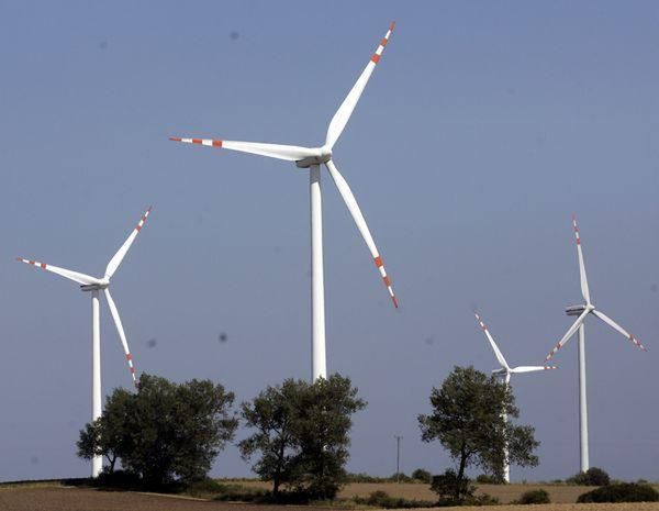 Budowa farm wiatrowych na podstawie planów