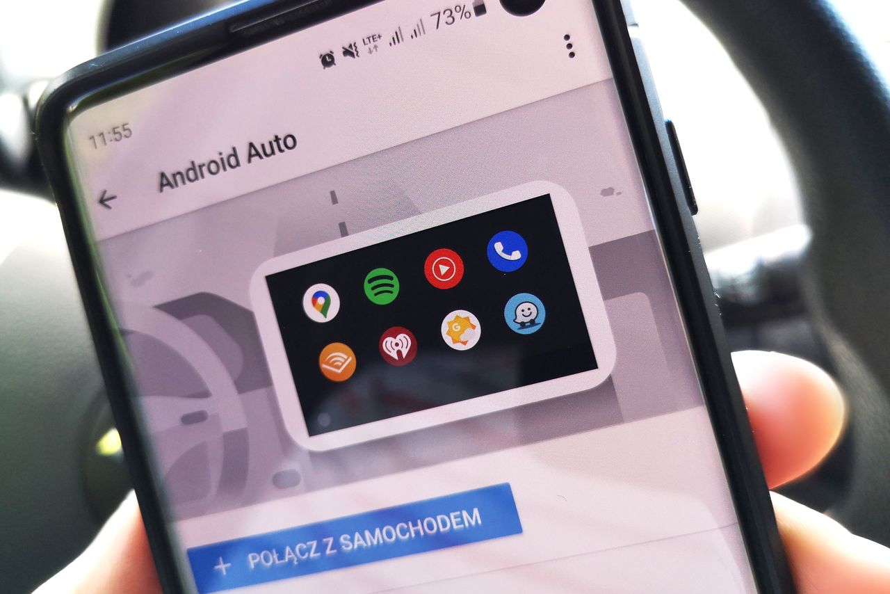 Android Auto ma problem. Lektor wzdycha