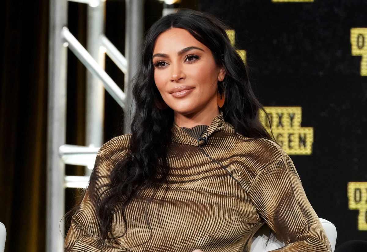 Kim Kardashian pozuje nago w pościeli