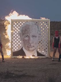 Pussy Riot spaliły portret Putina. To więcej niż teledysk