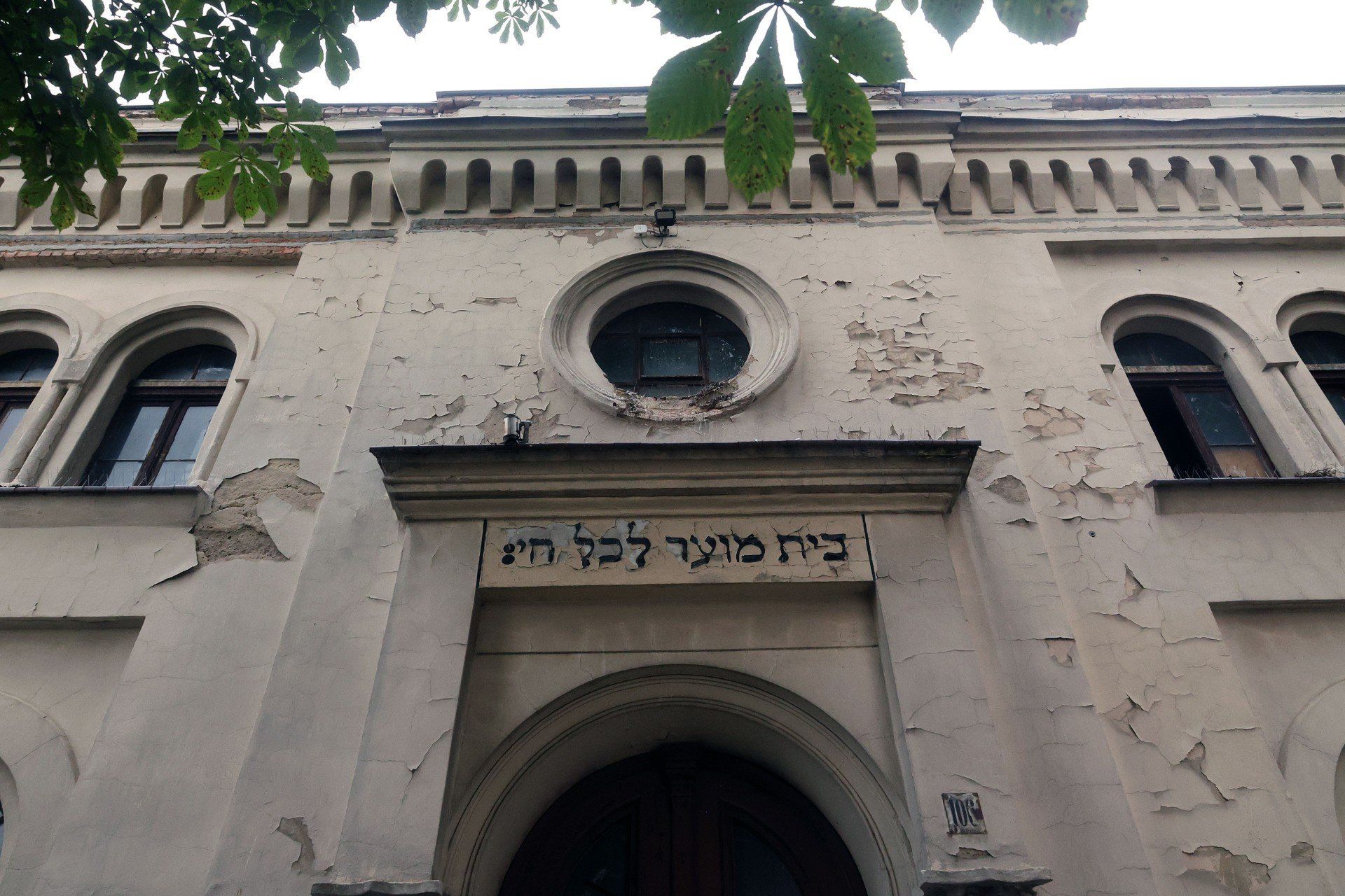 Dom Pogrzebowy na cmentarzu żydowskim w Legnicy ma prawie 150 lat. Zobacz zdjęcia