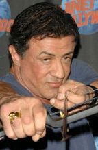Sylvester Stallone oddaje "Niezniszczalnych"