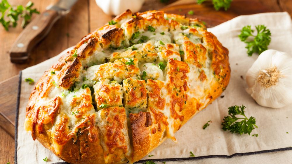 Aromatyczny chleb pizza