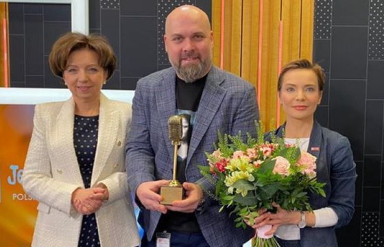 „Sygnały dnia” radiowej Jedynki świętują 50-lecie, życzenia i złoty mikrofon od minister rodziny