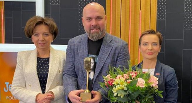 „Sygnały dnia” radiowej Jedynki świętują 50-lecie, życzenia i złoty mikrofon od minister rodziny