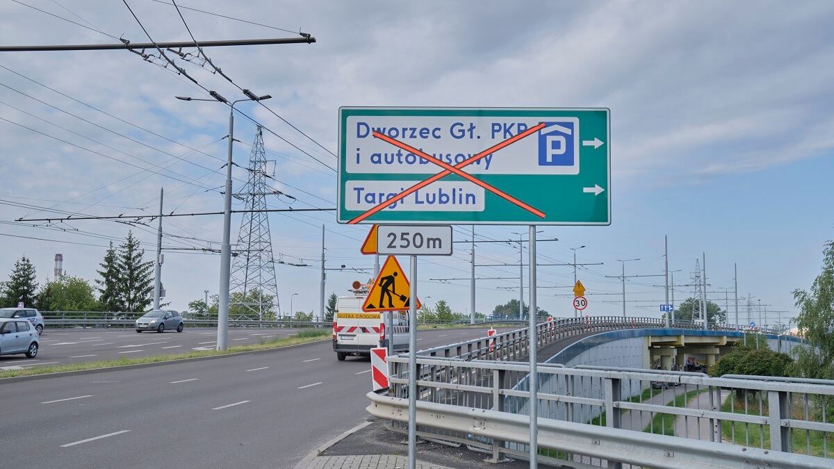 Zjazd z ul. Lubelskiego Lipca '80 do ul. Dworcowej