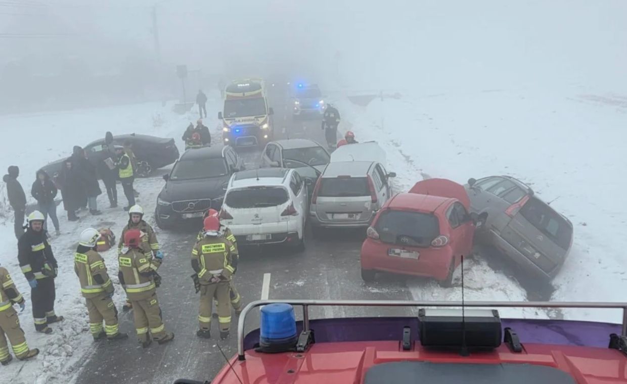 Karambol w Małopolsce: Sześć aut i ranna osoba