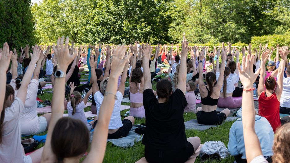 Joga na tarasie opery