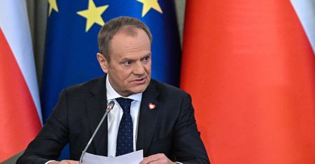 "Notatka" internautów pod słowami Tuska o CPK. Kolejna taka sytuacja