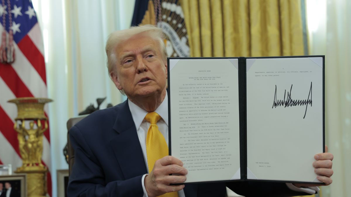 WASHINGTON, DC - MARCH 07: U.S. President Donald Trump holds up an executive order alongside President of Fédération Internationale de Football Association (FIFA) Gianni Infantino in the Oval Office at the White House on March 07, 2025 in Washington, DC. President Trump signed an executive order establishing a White House Task Force for the 2026 World Cup. (Photo by Anna Moneymaker/Getty Images)
