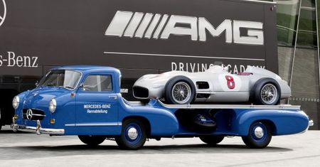 Mercedes-Benz Renntransporter (1955) - niebieska legenda [lekcja historii]