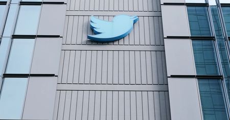Ile Twitter zarabia na odblokowaniu kontrowersyjnych użytkowników?