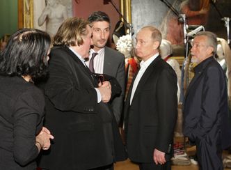 Depardieu otrzymał rosyjski paszport. Obejmował się z Putinem