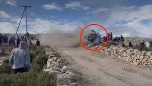 Auto wpadło w tłum kibiców. Jedna osoba nie żyje