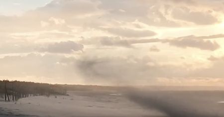 Trąba powietrzna na plaży w Gdańsku. Więcej strachu, niż szkód