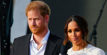 Meghan Markle i Harry przechodzą KRYZYS?! Tiktokerzy wskazują na wymuszone czułości i... ubiór royalsa: "Wyszła za księcia, a nie włóczęgę"