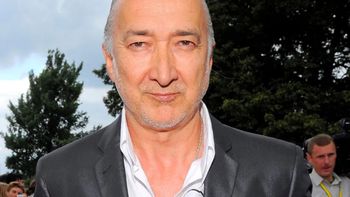 Nie wiedział o romansie żony z sąsiadem. Wychowywał jego dziecko