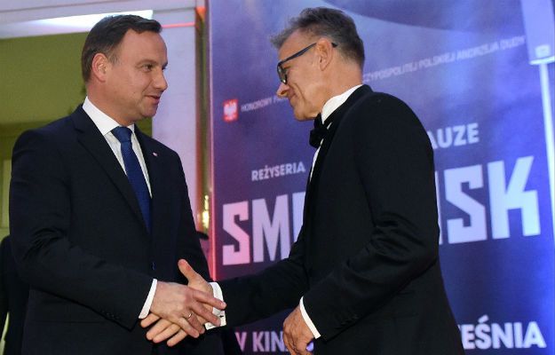 Część rodzin bez zaproszeń na premierę "Smoleńska". Pawlicki: żałuję, że Barbara Nowacka go nie dostała