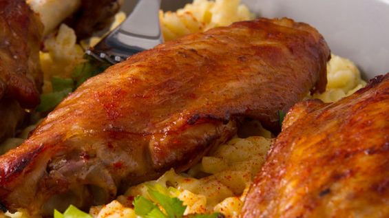 Pieczone skrzydło z indyka (mięso i skóra)