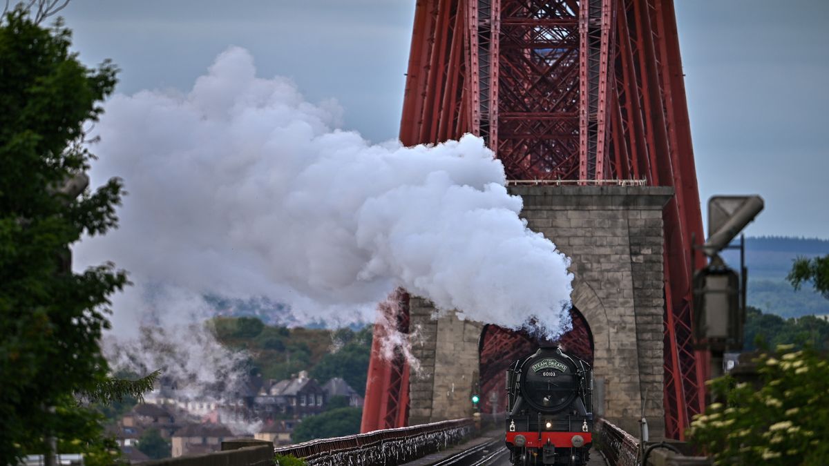 Zdjęcie dnia.  Blisko 100-letnia lokomotywa wciąż jeździ po Szkocji 1