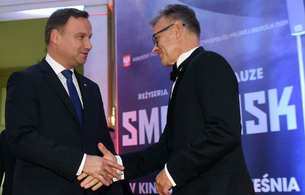 Część rodzin bez zaproszeń na premierę "Smoleńska". Pawlicki: żałuję, że Barbara Nowacka go nie dostała