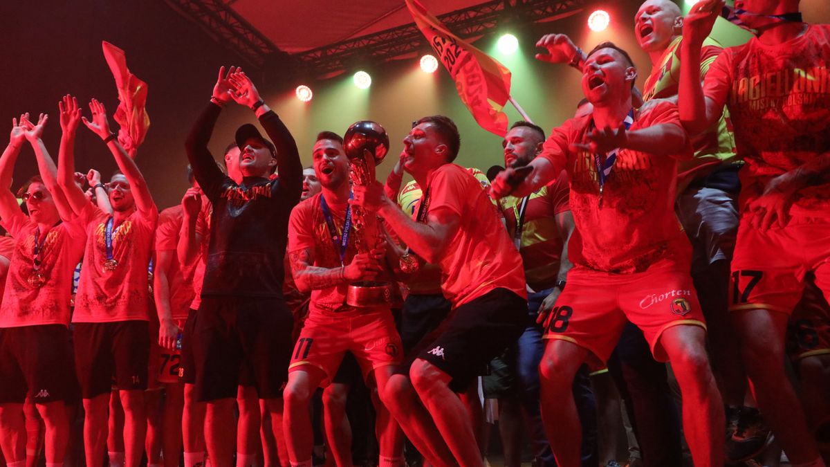 PAP / Artur Reszko / Na zdjęciu: kibice i piłkarze Jagiellonii