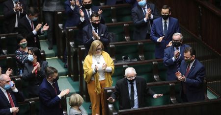Sejm przyjął część poprawek do tarczy 6.0, zwiększając liczbę branż ze wsparciem