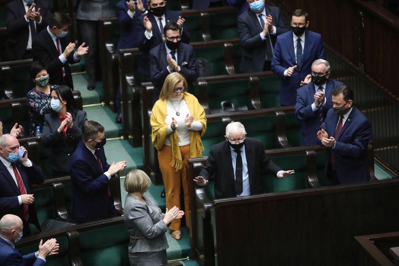 Sejm przyjął część poprawek do tarczy 6.0, zwiększając liczbę branż ze wsparciem 