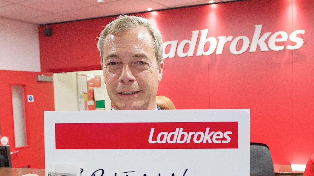 Szef partii UKIP Nigel Farage 2 czerwca postawił 1000 funtów na Brexit.