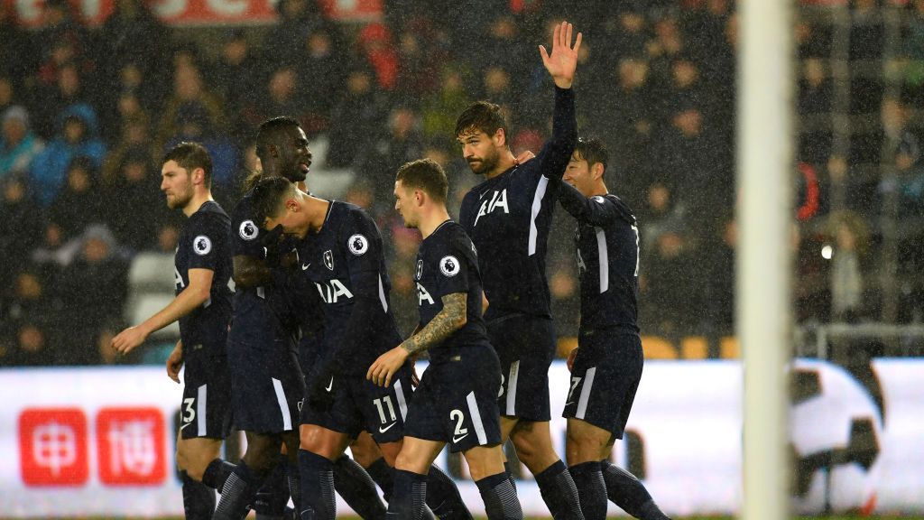 piłkarze Tottenhamu Hotspur cieszą się z bramki