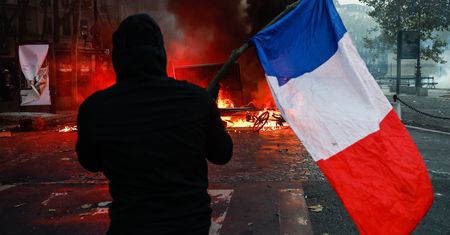 Francja ostrzeżeniem dla Europy. Brytyjskie media o kolejnych zamieszkach