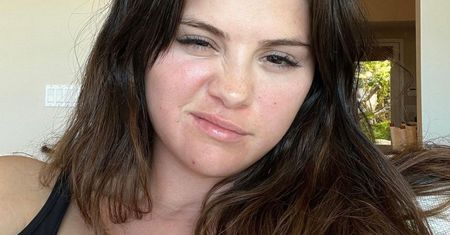 Selena Gomez w sukni ślubnej. Gwiazda przełamuje poważny wizerunek panny młodej