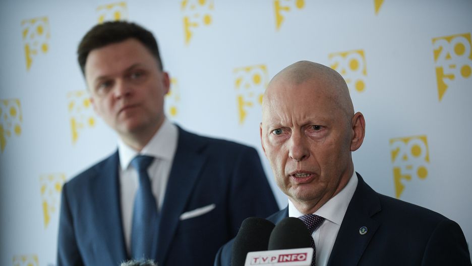 Szymon Ho�ownia, Miros�aw R�a�ski
Warszawa, 28.06.2022. Lider Polski 2050 Szymon Ho�ownia (L) oraz doradca ugrupowania ds. bezpiecze�stwa gen. Miros�aw R�a�ski (P) podczas briefingu prasowego przed spotkaniem z ambasadorami pa�stw NATO oraz Szwecji, Finlandii i Ukrainy w Hotelu Sofitel w Warszawie, 28 bm. Tematem spotkania b�dzie szeroko poj�te bezpiecze�stwo Europy i regionu. (amb) PAP/Marcin Obara
Marcin Obara
bezpiecze�stwo, bezpiecze�stwo w Europie, pa�stw NATO, politycy, polityka, Polska 2050, spotkanie, z ambasadorami
