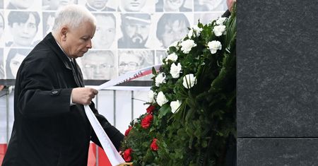 Wieniec pod pomnikiem smoleńskim. Jest decyzja ws. Kaczyńskiego