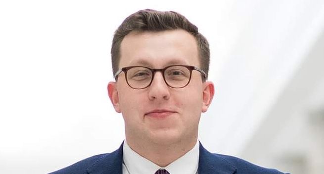 Szef biura prasowego Konfederacji wykluczony z Partii KORWiN za nazwanie Putina zbrodniarzem wojennym