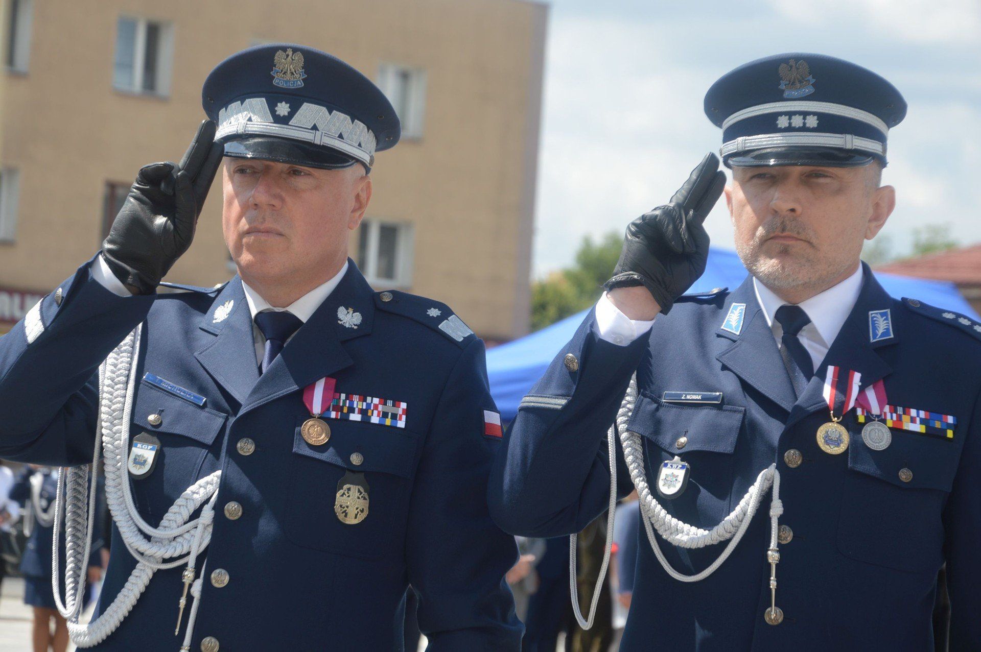 Wojewódzkie Święto Policji w Końskich. Od lewej -zastępca komendanta głównego policji nadinspektor Tomasz Michułka i komendant wojewódzki inspektor Zbigniew Nowak