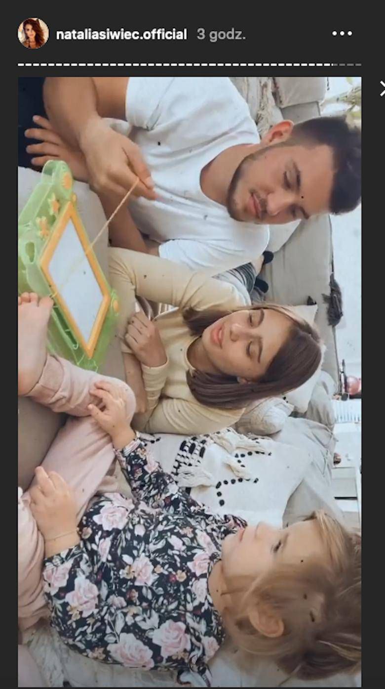 Oliwia Bieniuk i Mateusz Raduszewski zajmują się córką Natalii Siwiec