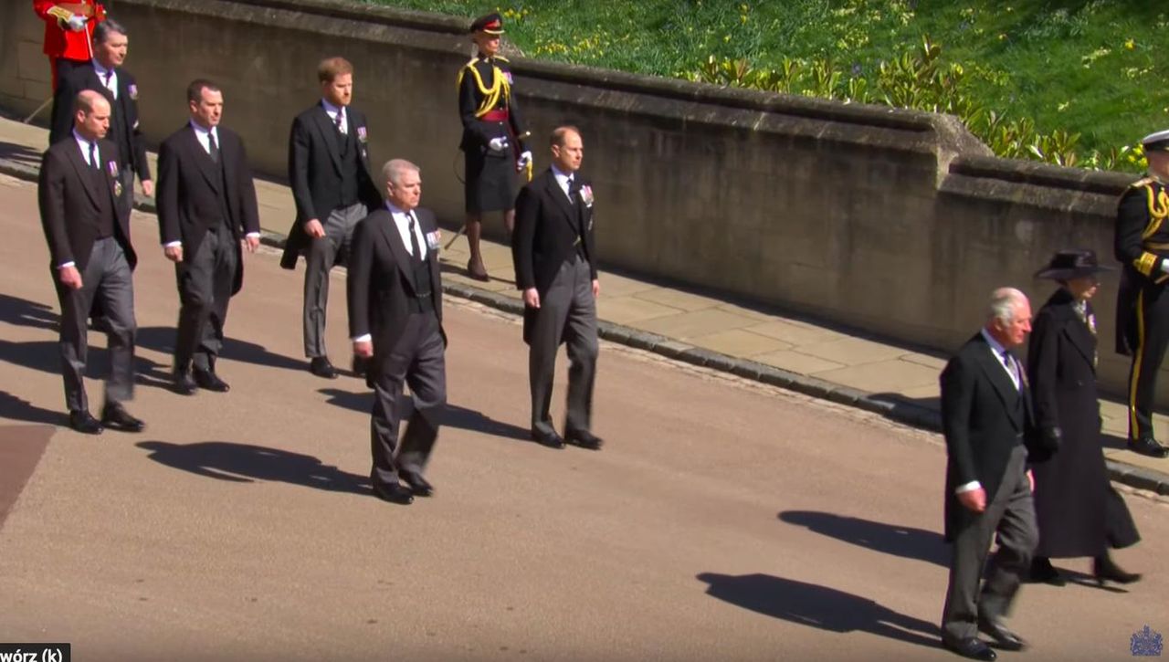 Książę Harry, książę William, książę Andrzej (kondukt żałobny) – pogrzeb księcia Filipa