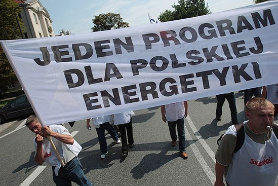 8 tysięcy energetyków z całej Polski protestuje przed Sejmem
