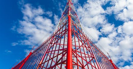 Czy pole elektromagnetyczne sieci 5G szkodzi? Ministerstwo Cyfryzacji będzie to monitorować