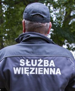 Kalisz: funkcjonariusz służby więziennej wypadł z okna na czwartym piętrze. Był na szkoleniu