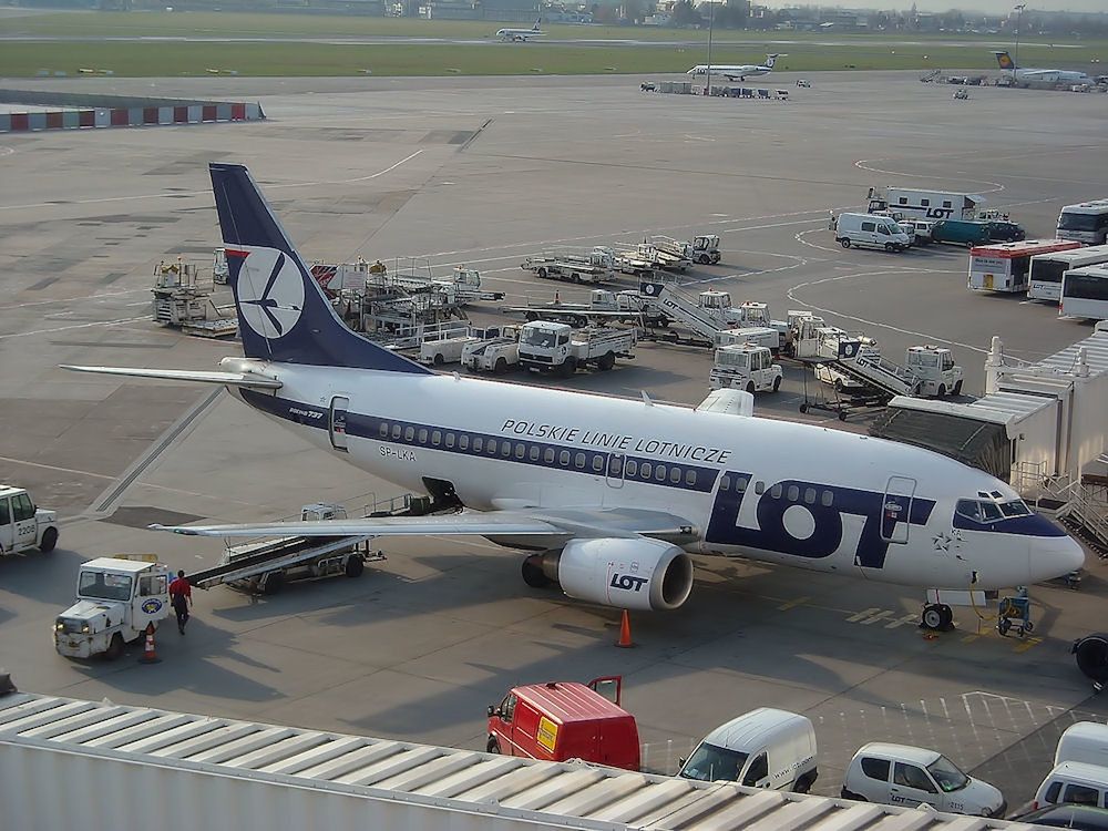 Samolot LOT-u. Firma w ubiegłym roku wprowadziła opcje dopłacenia do biletu w ramach kompensacji śladu węglowego. (Janusz Jakubowski CC BY 2.0 Flickr)