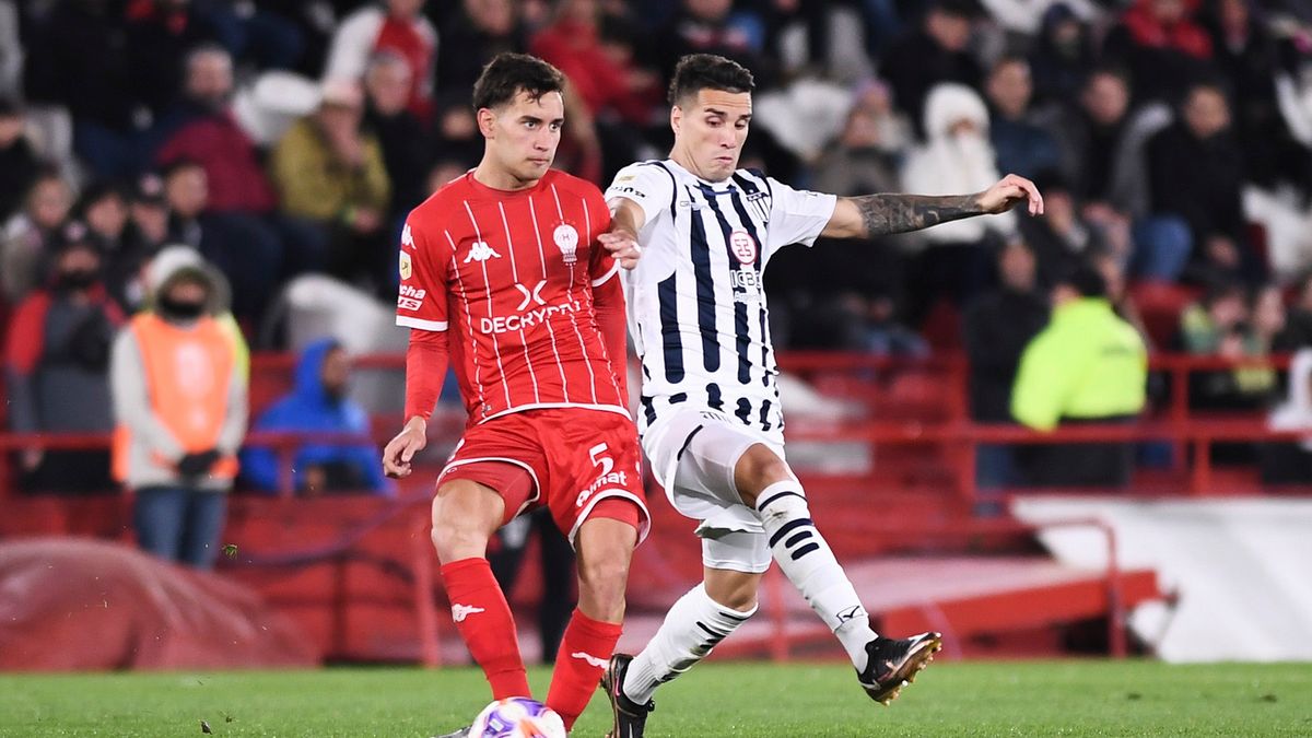 Getty Images / Rodrigo Valle / Santiago Hezze przy piłce