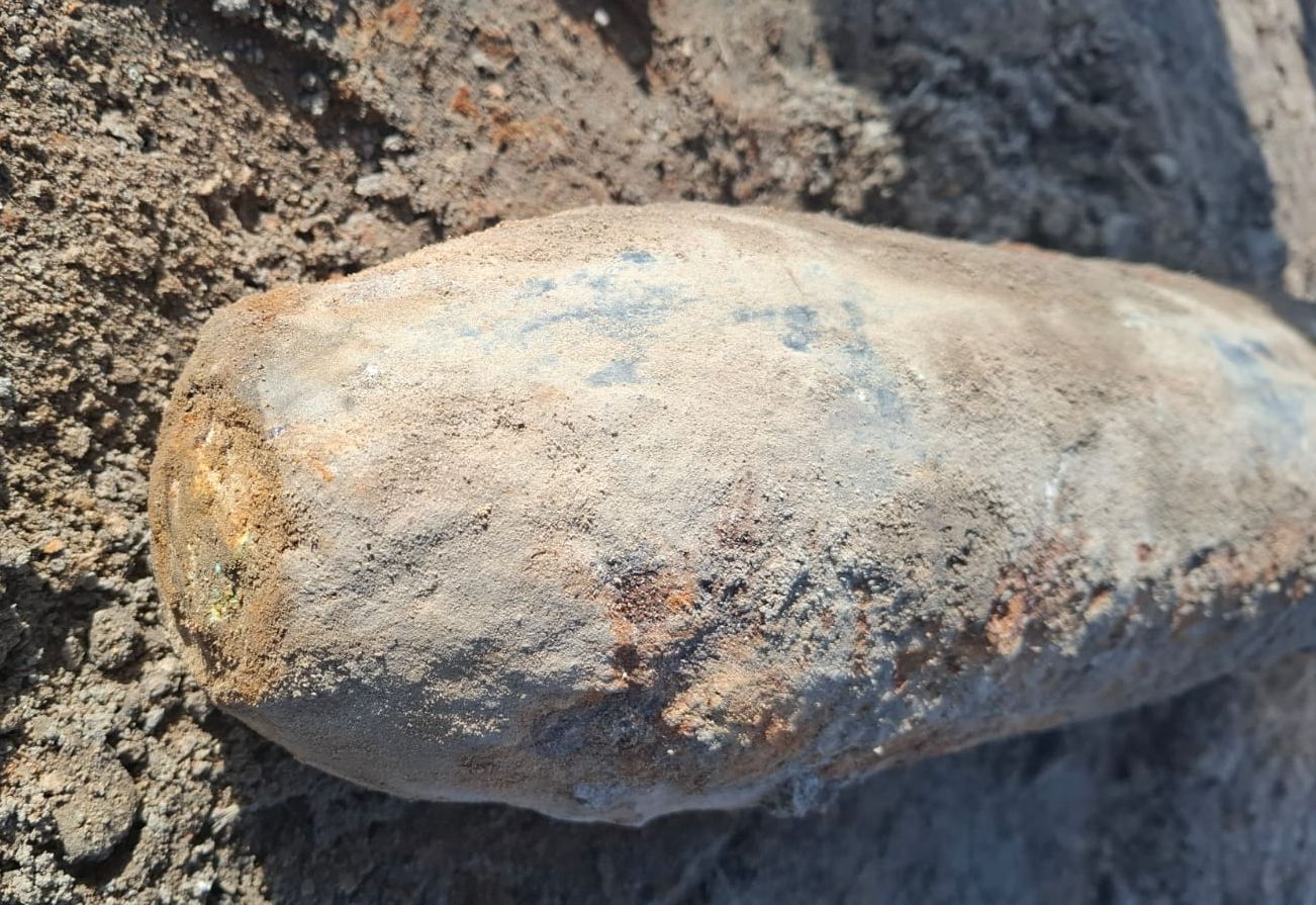 Niebezpieczne znalezisko w Bronowicach. Podczas budowy drogi odkryto pocisk z II wojny światowej