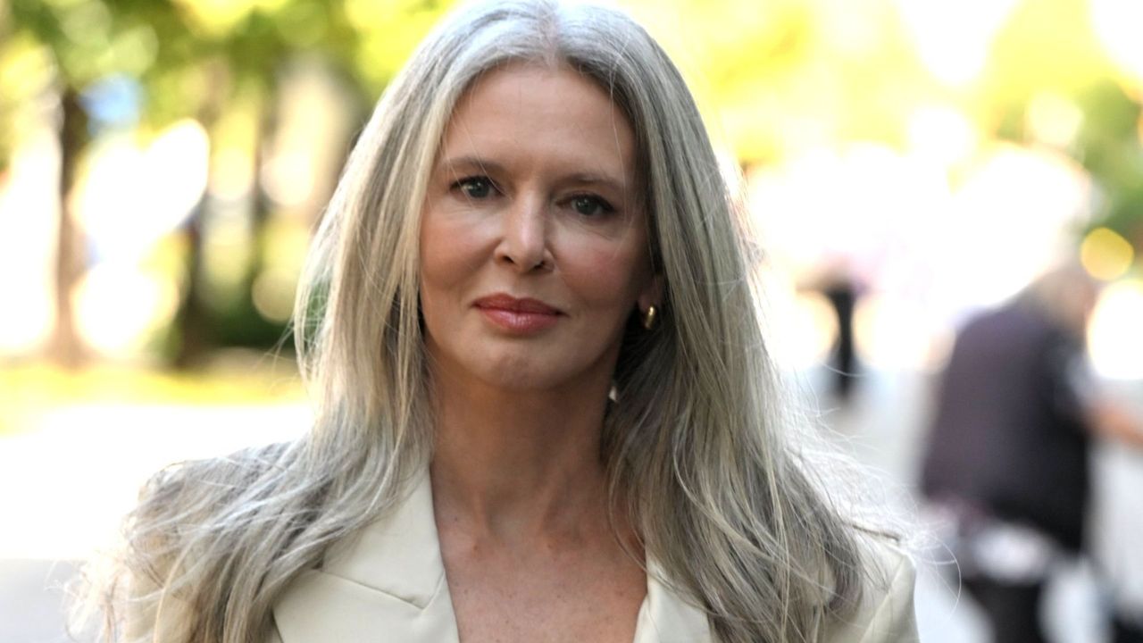 Bogna Sworowska słynie z siwych włosów. Nam zdradziła, czy zmieni fryzurę. "Rudości"